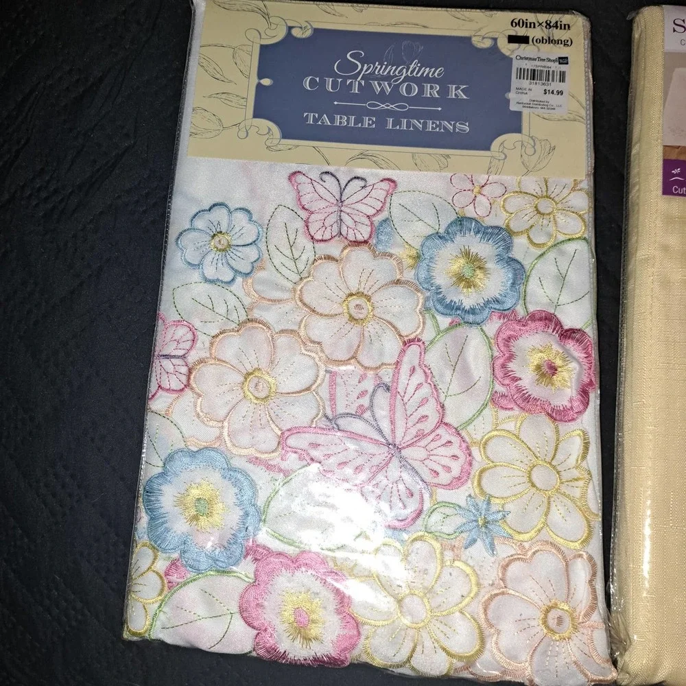 NIB-Celebrate Spring The Christmas Tree Shops Way!! Tablecloths Flower Napkin